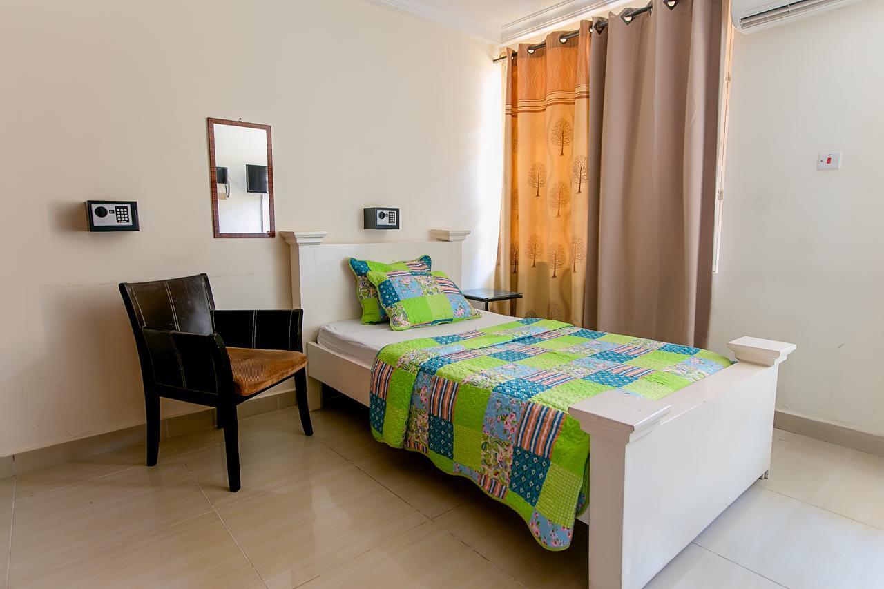 @Home Boutique B&B Hostel And Suite Accra Luaran gambar