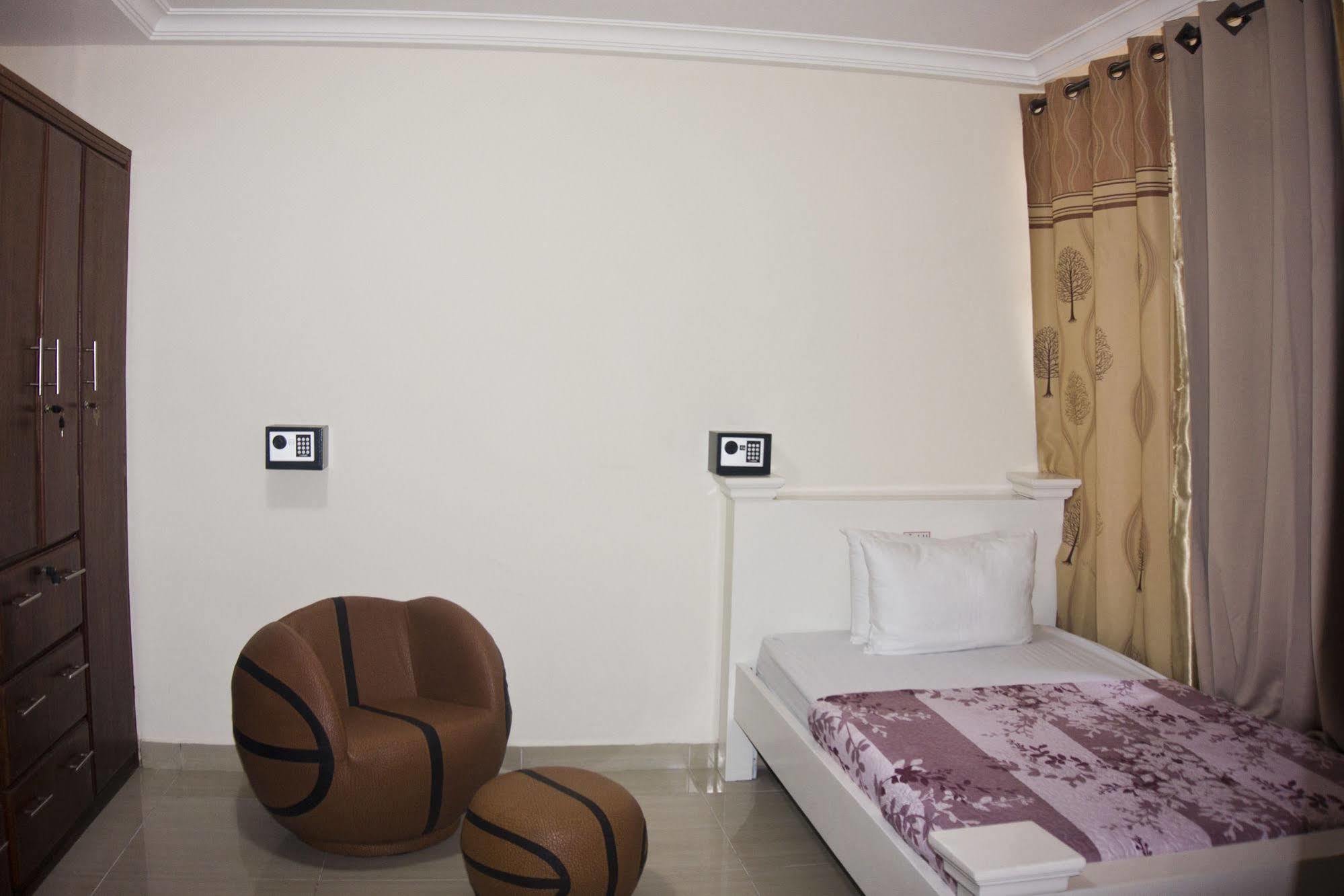 @Home Boutique B&B Hostel And Suite Accra Luaran gambar