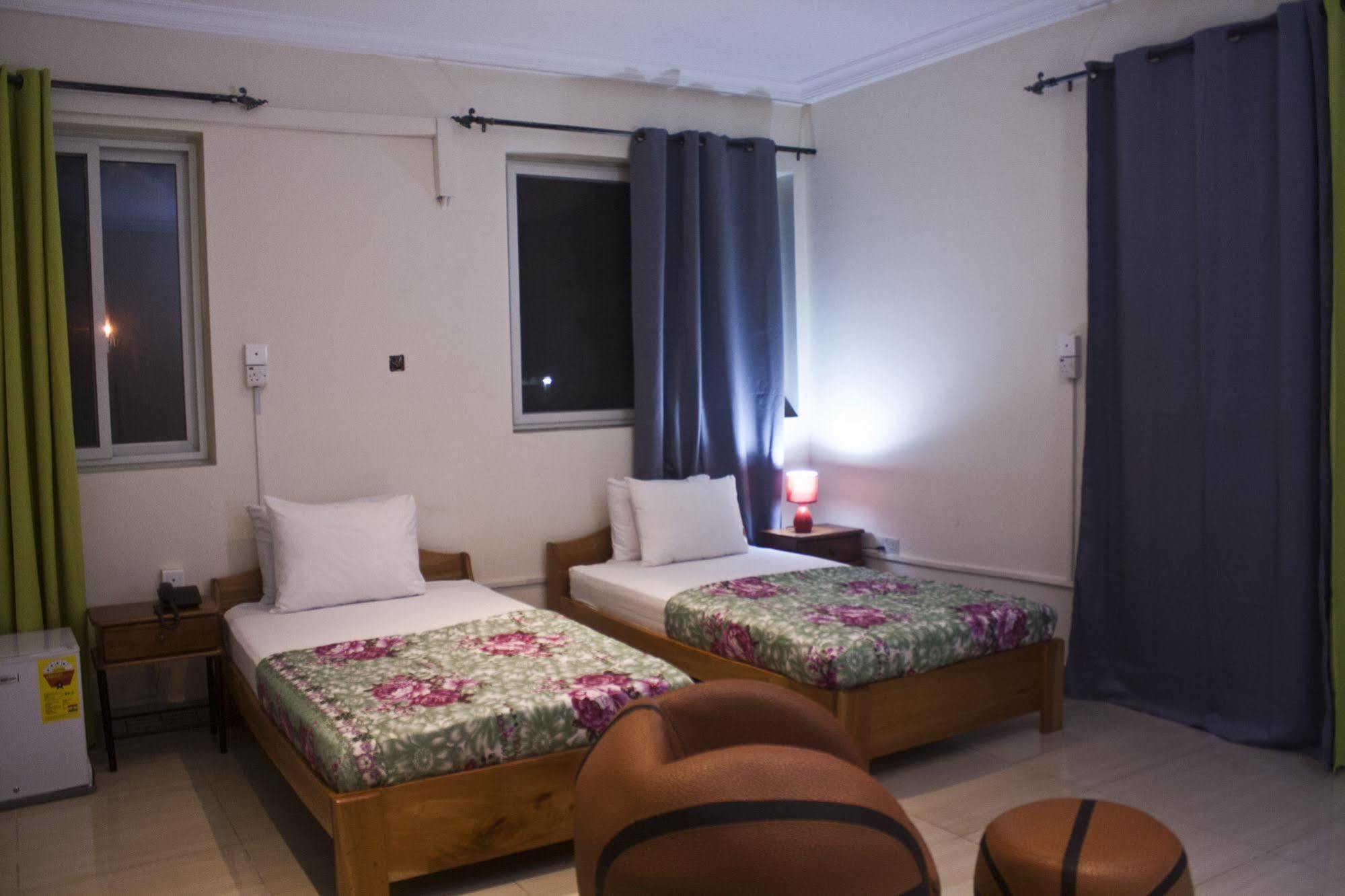 @Home Boutique B&B Hostel And Suite Accra Luaran gambar