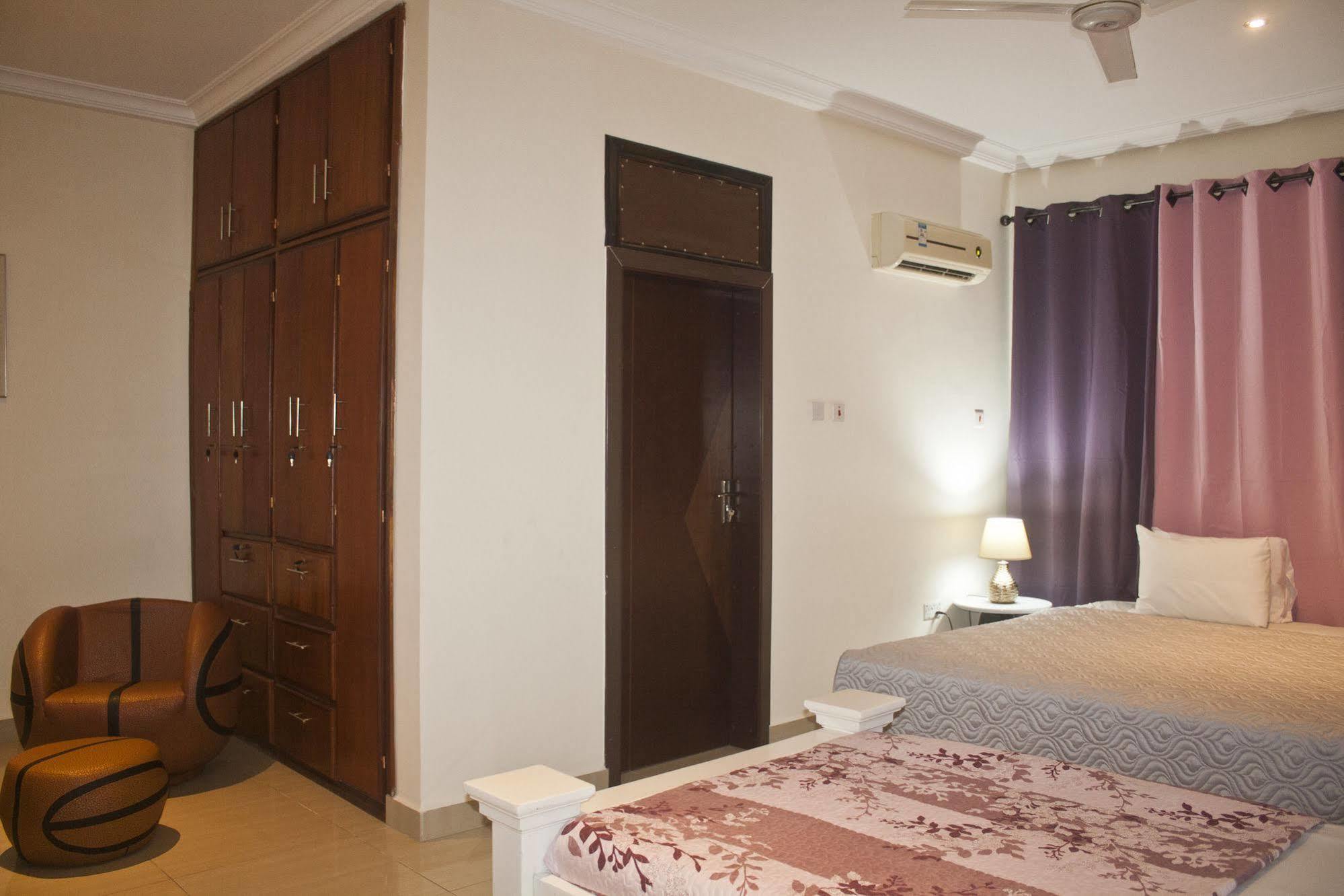 @Home Boutique B&B Hostel And Suite Accra Luaran gambar