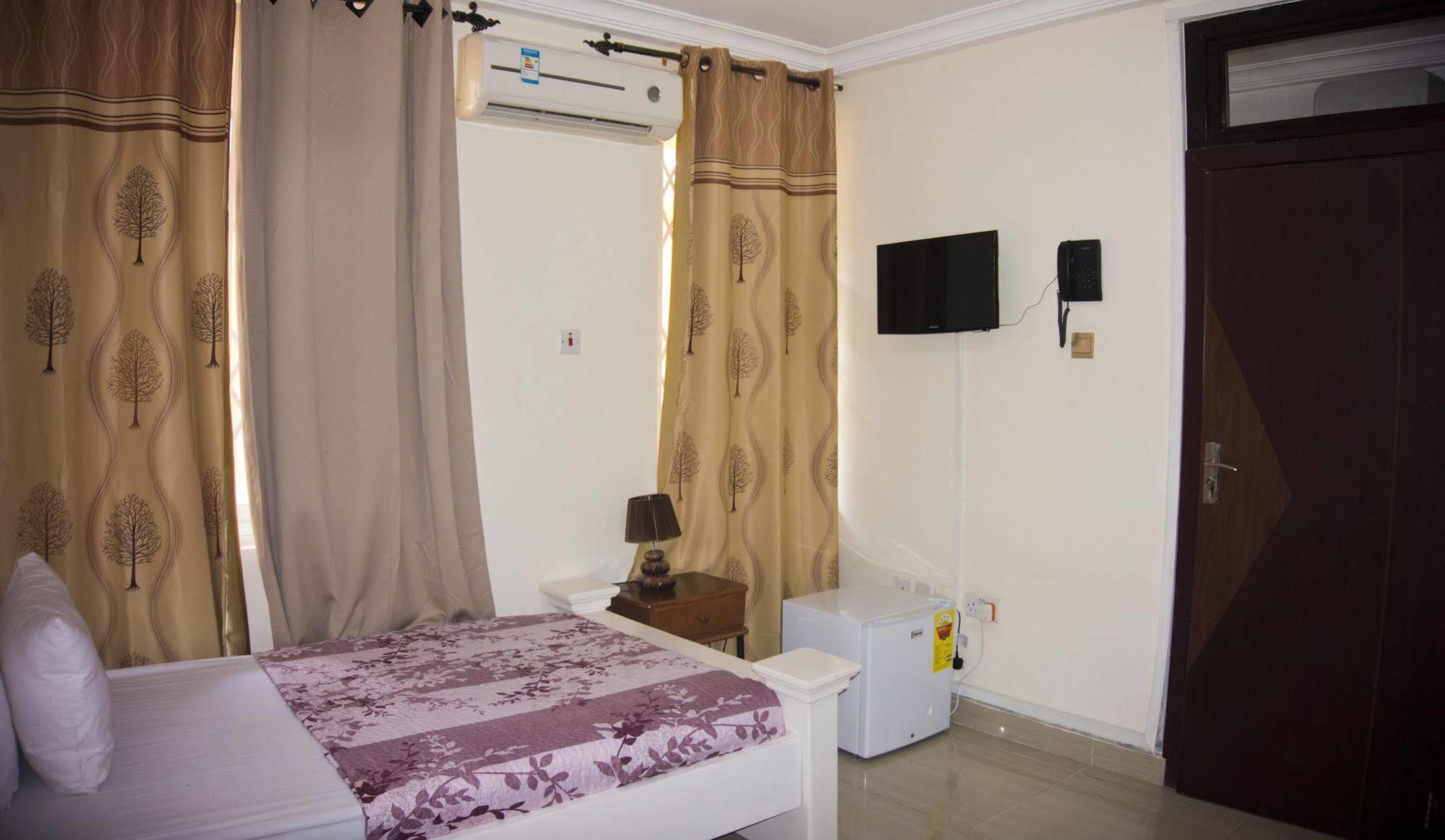 @Home Boutique B&B Hostel And Suite Accra Luaran gambar